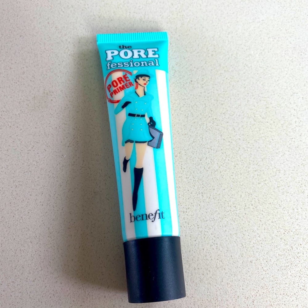 Benefit pore minimizing primer
